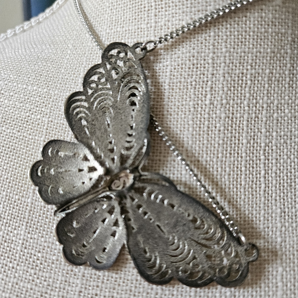 Vintage Huge Silverton Filigree Butterfly Necklace - Picture 2 of 6